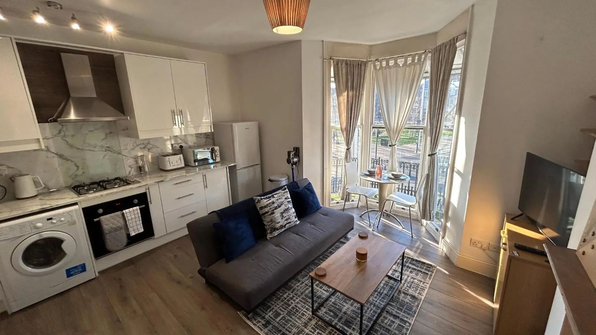 Spacious Central Brighton Apartment 0*,  United Kingdom