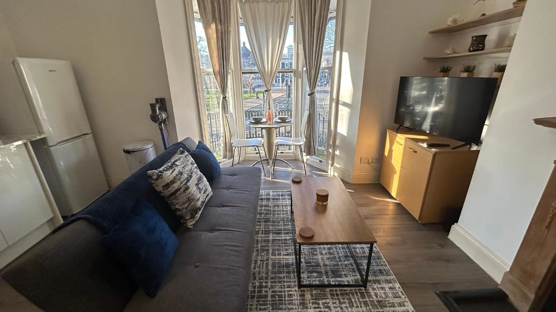 Spacious Central Brighton Apartment