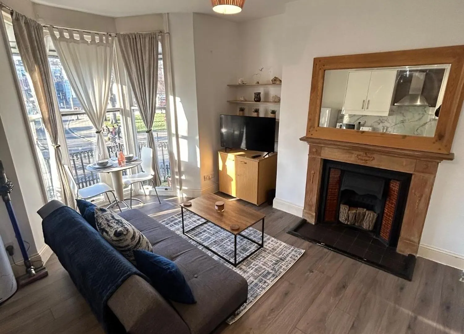 Spacious Central Brighton Apartment